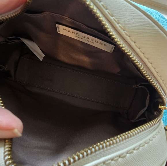 Marc Jacobs White Crossbody Bag with Heart Charm NWOT - Picture 5 of 6